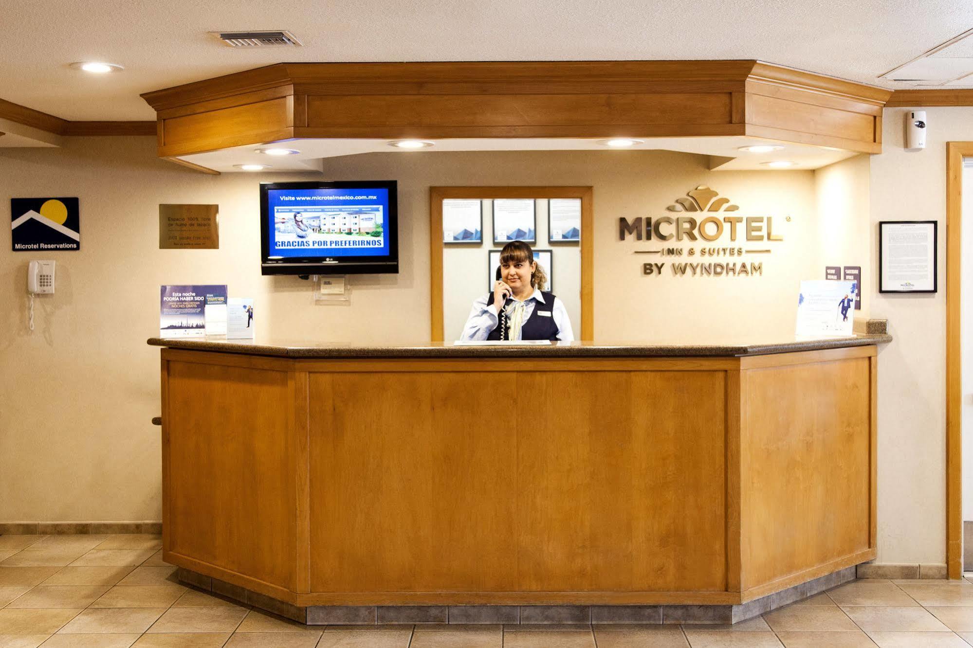 Microtel Inn & Suites By Wyndham Chihuahua Exterior photo